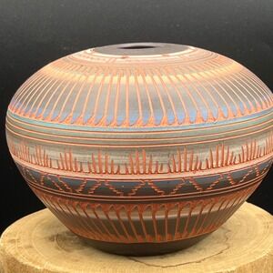 Native American Navajo Hand
Etched & Hand Painted Pottery signed V King